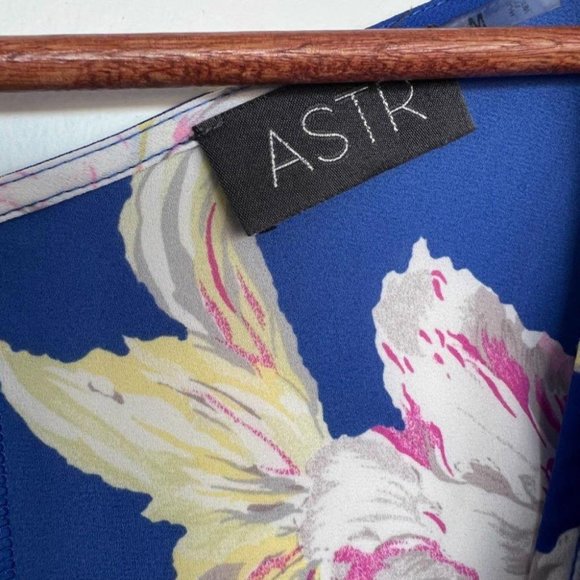 ASTR The Label Surplice cold shoulder v-neckline floral romper size M - Picture 6 of 11
